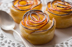 Gâteau de pommes en fleurs de rose